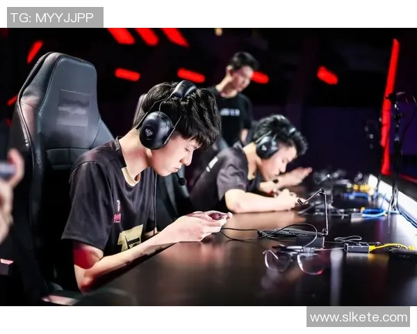 电竞新闻深入分析WE与RNG赛后复盘揭示双方实力差距与未来发展潜力